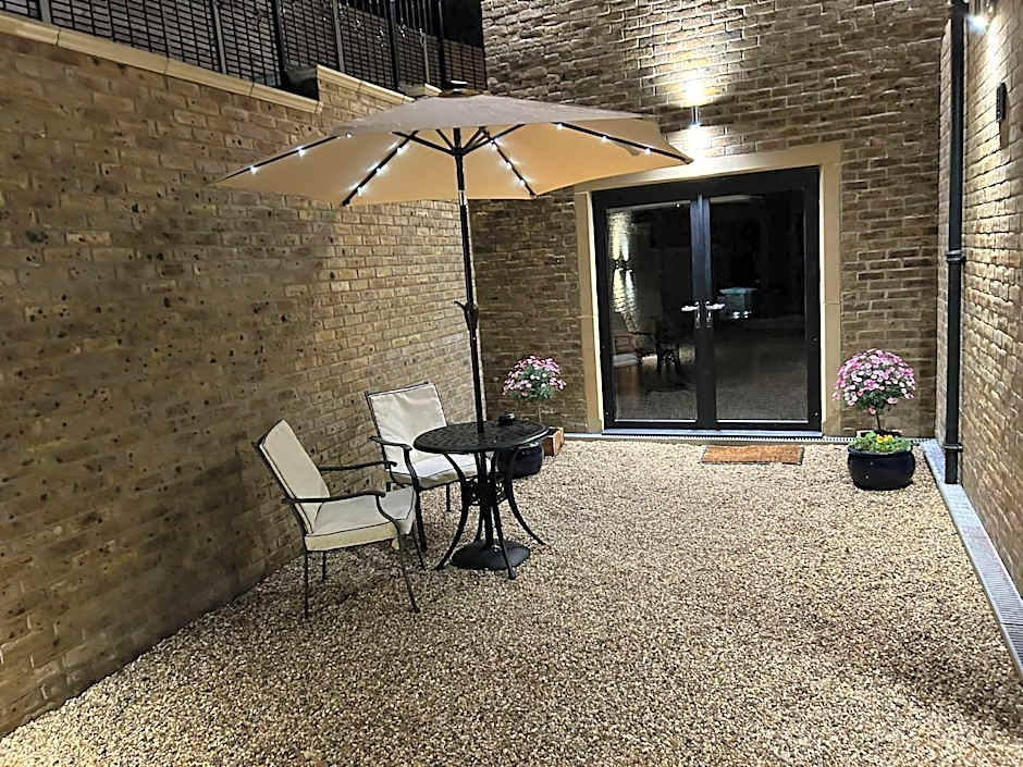 Stansted Airport Stay, Parking and Luxury Suite