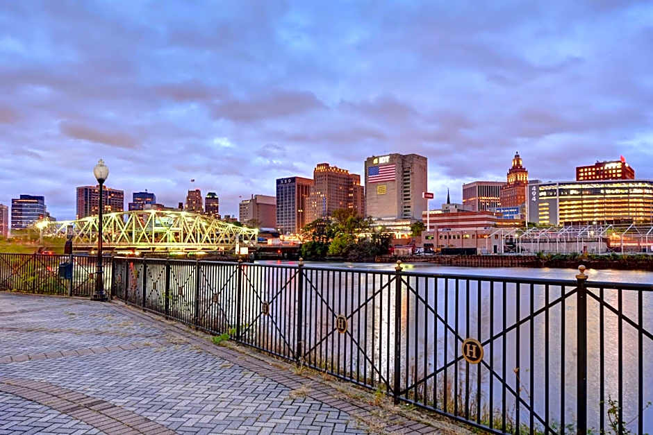 Hampton Inn By Hilton & Suites Newark-Harrison-Riverwalk