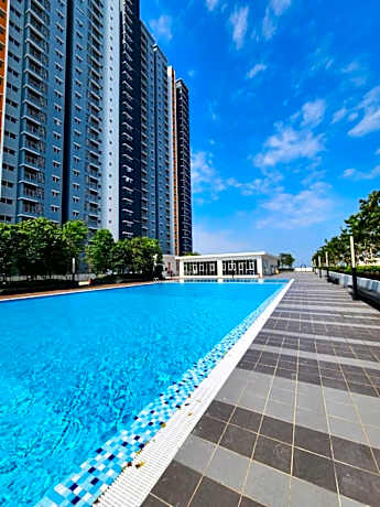 Casa D'Faiz Alanis near KLIA pool olympic size