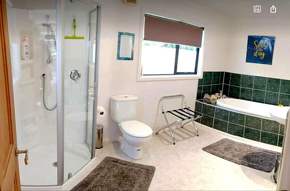 Golden Caves - Bed and Breakfast