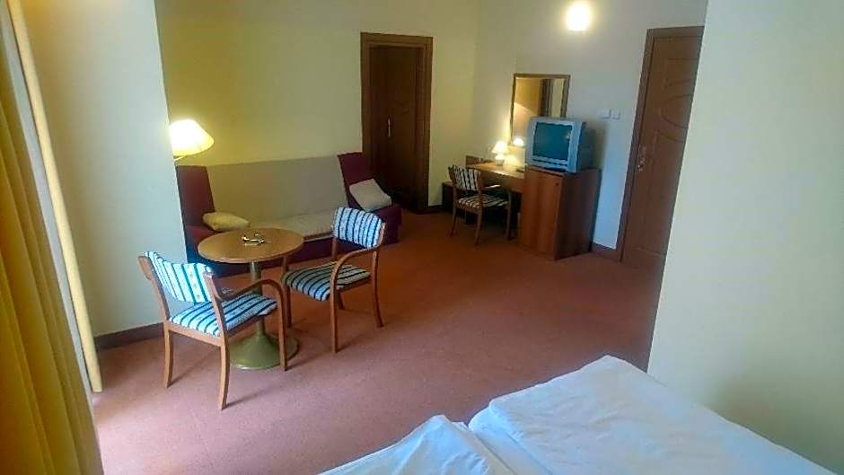 Hotel Vila Ružica- glavna zgrada i depandanse