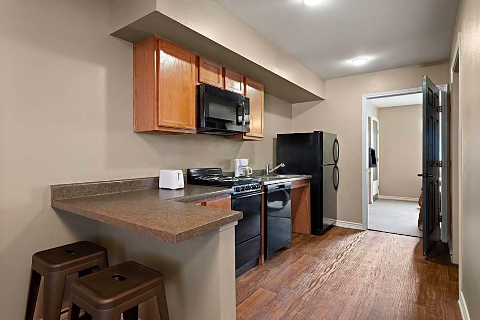 Eagle's Den Suites Carrizo Springs a Travelodge by Wyndham