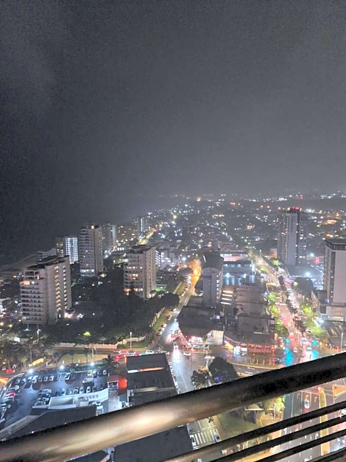 Umhlanga Lagoon Drive Top Sea Facing Unit