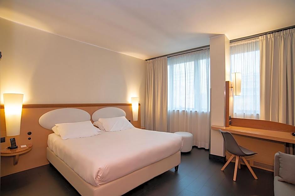Mercure Roma West