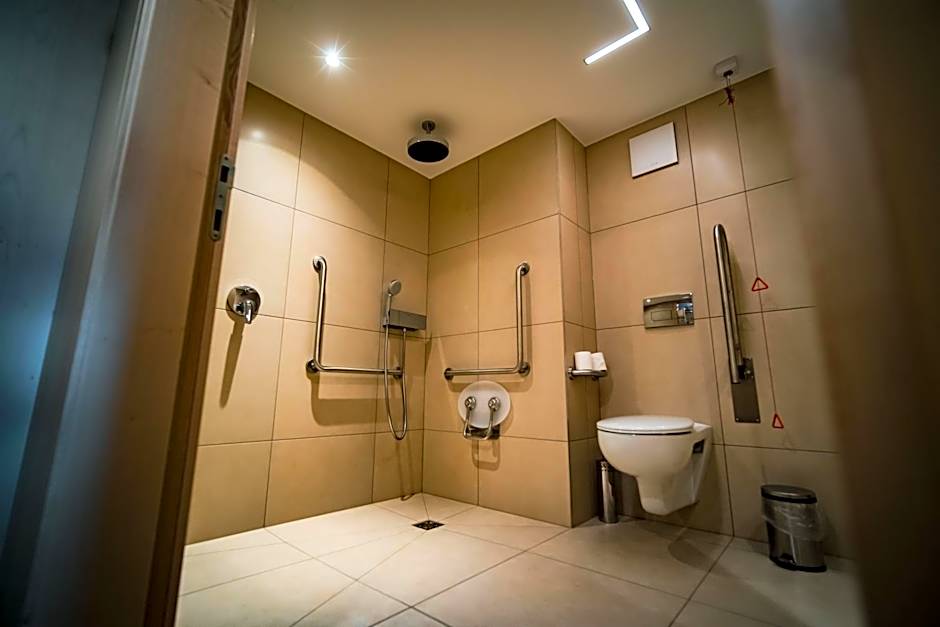 Eleven Business & Sport Hotel