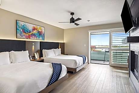 456 Embarcadero Inn & Suites