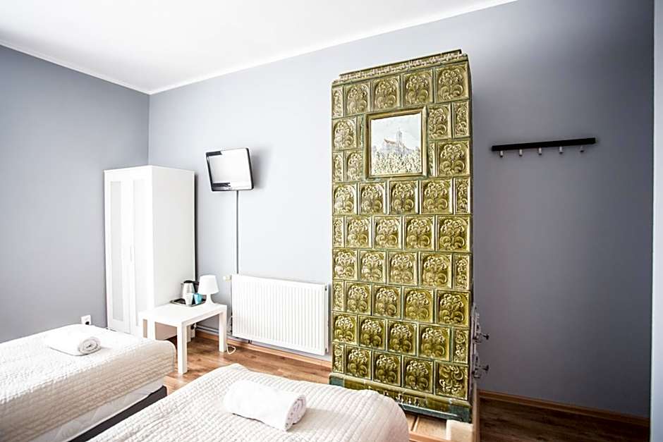 Foto 1 dari 3 — Twin Room with Shared Bathroom