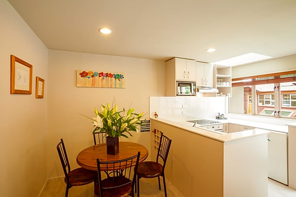Cranbury Court Apartments