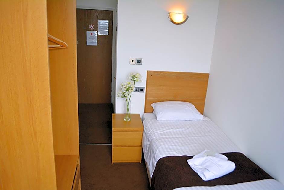 Four Saints Brig Y Don Hotel