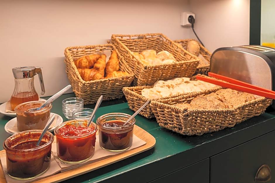 Casa do Bairro by Shiadu