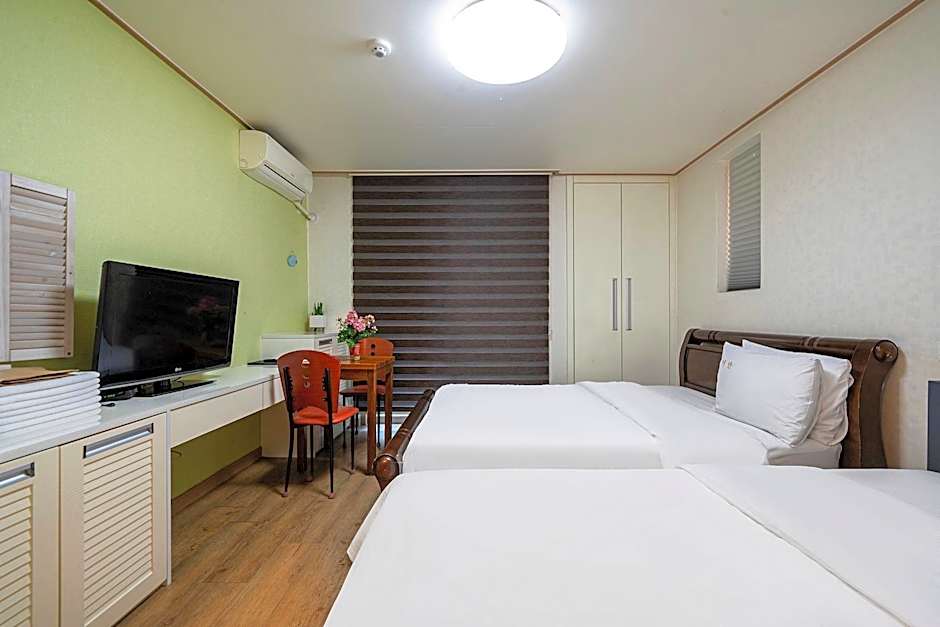 Ean Residence