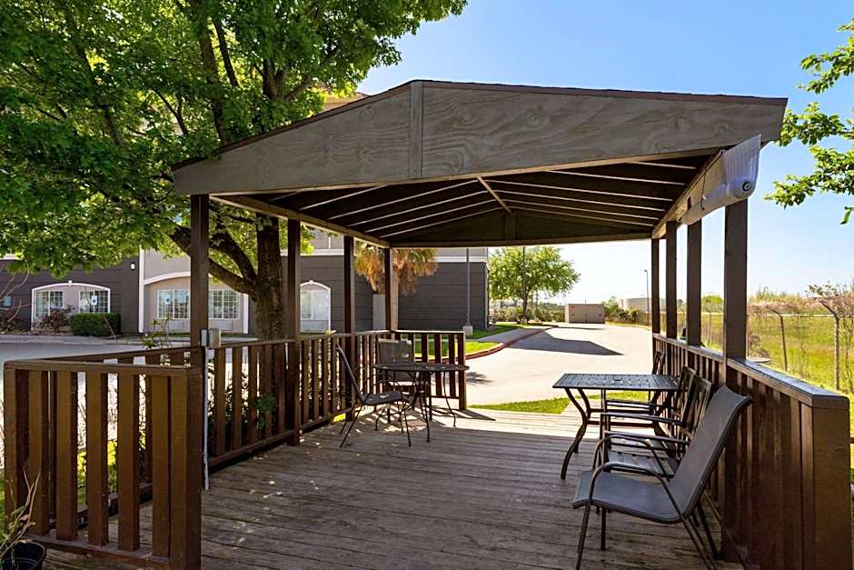 La Quinta Inn & Suites by Wyndham Deer Park
