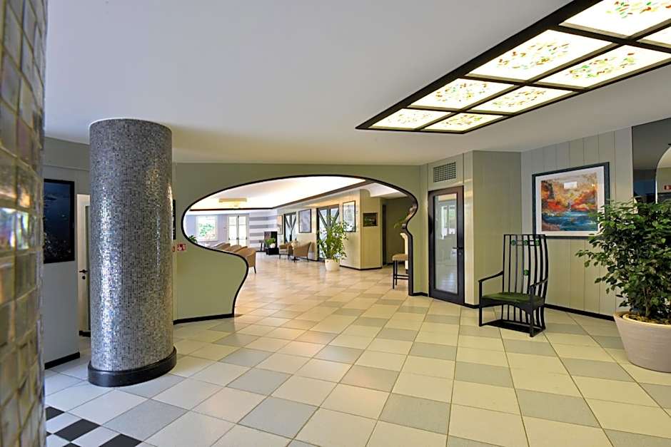 Hotel Sud Est by Fam Rossetti