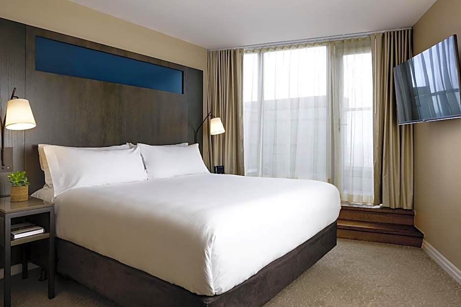 One King West Hotel And Residence