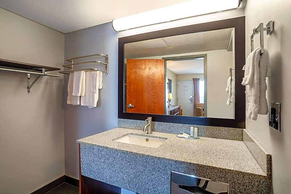 Thriftlodge by Wyndham Regina North