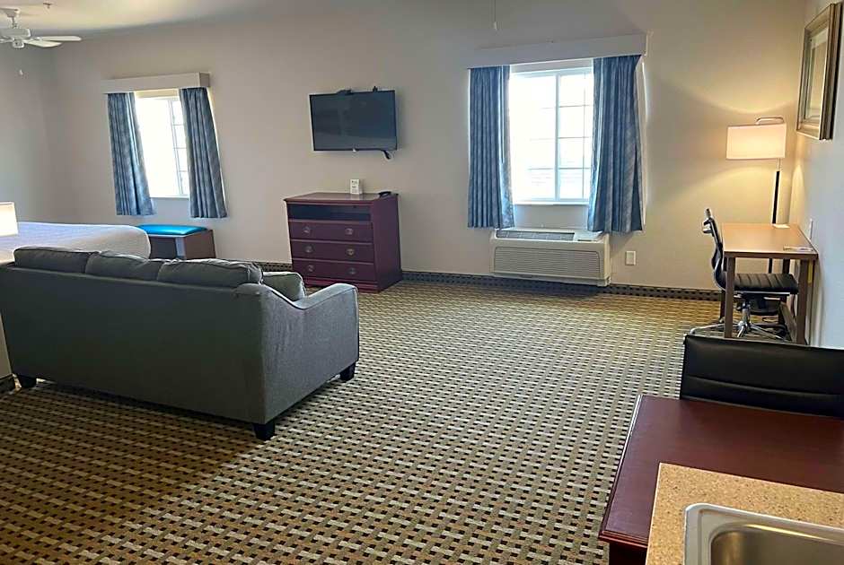 Days Inn & Suites by Wyndham Columbus NE