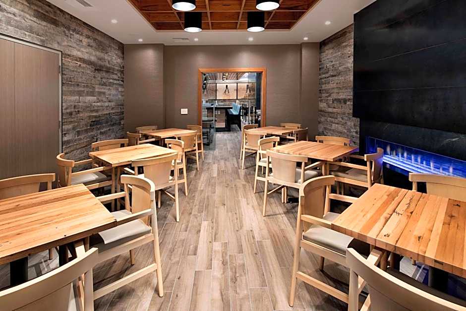 Delta Hotels by Marriott Seattle Everett