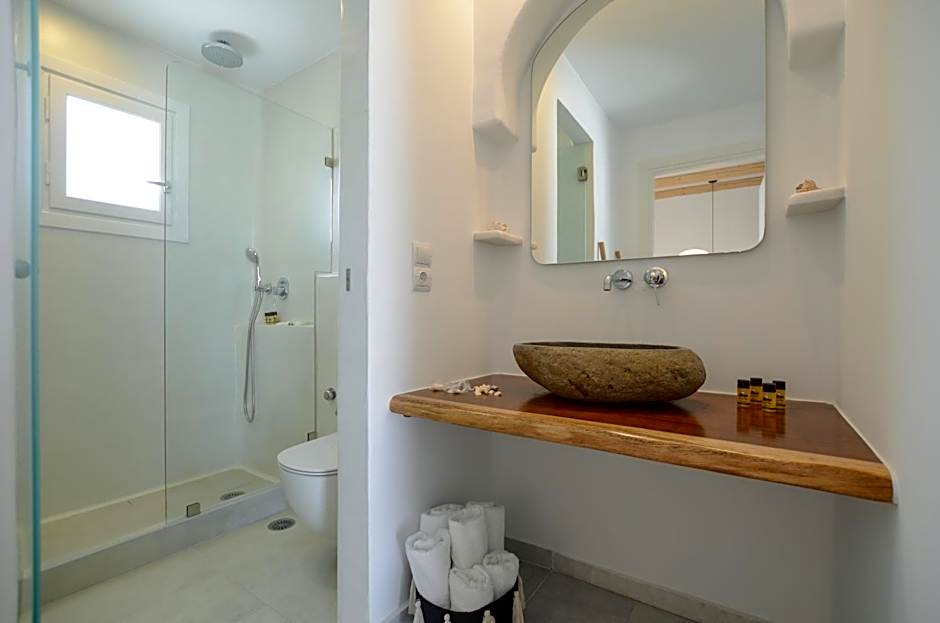 Birikos Studios & Apartments