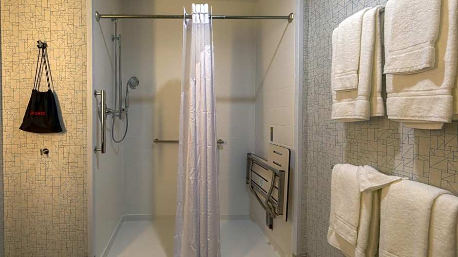 Photo 1 of 1 of 2 Queen Beds, Hearing Accessible, Roll in Shower