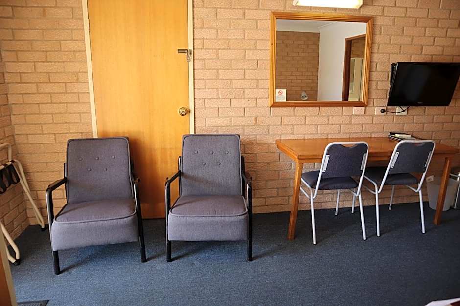 Golden Chain Aalana Motor Inn