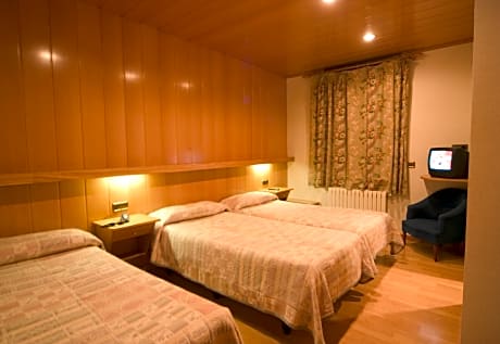 STANDARD TRIPLE ROOM (3 ADULTS)