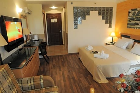 Deluxe Double Room with Spa Bath and Balcony