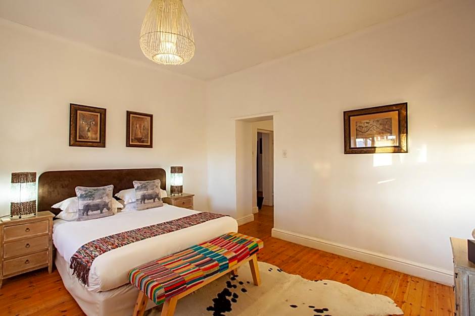 Inverdoorn Game Reserve Lodge