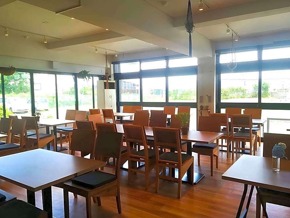 J-Hoppers Lake Biwa Guesthouse