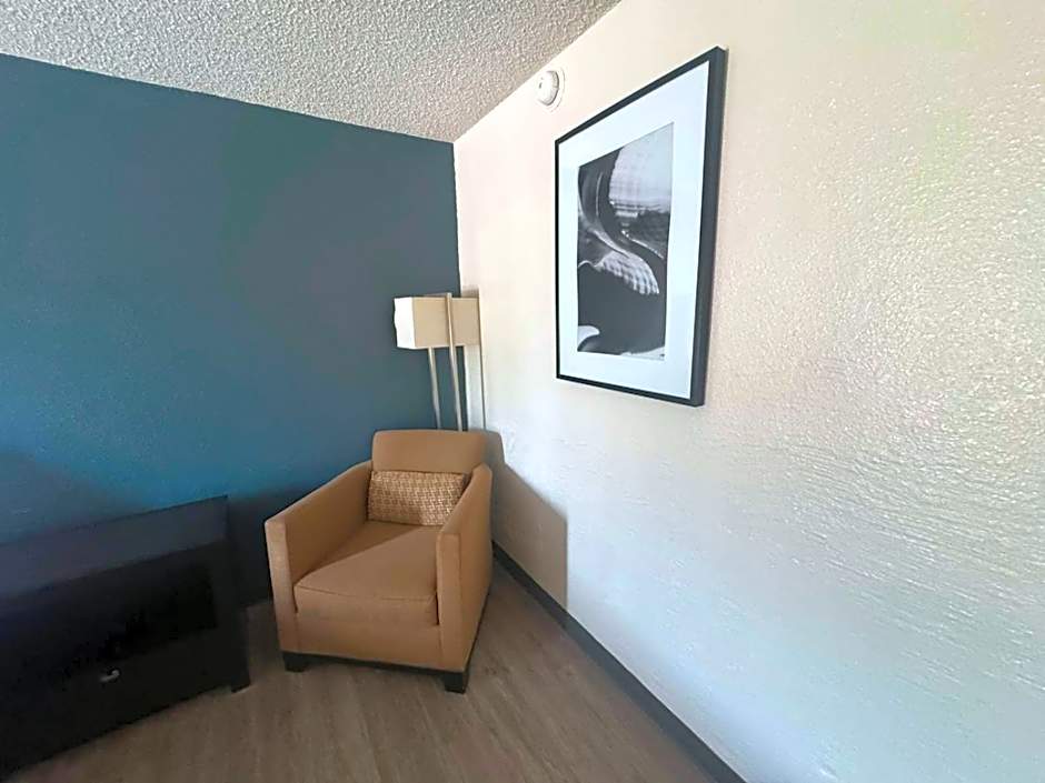Express Inn & Suites