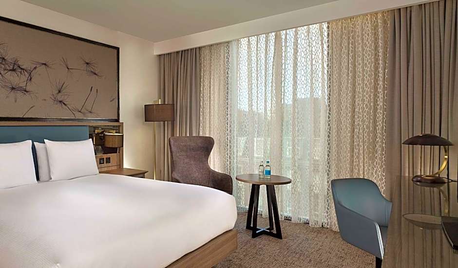 DoubleTree By Hilton Hull