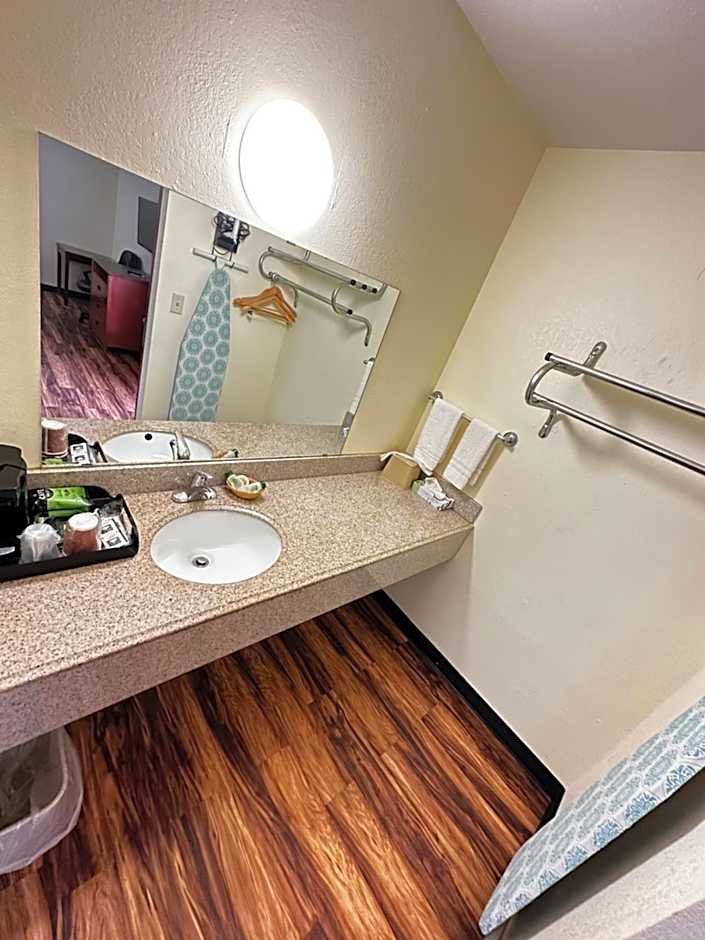 Regency Inn Iola