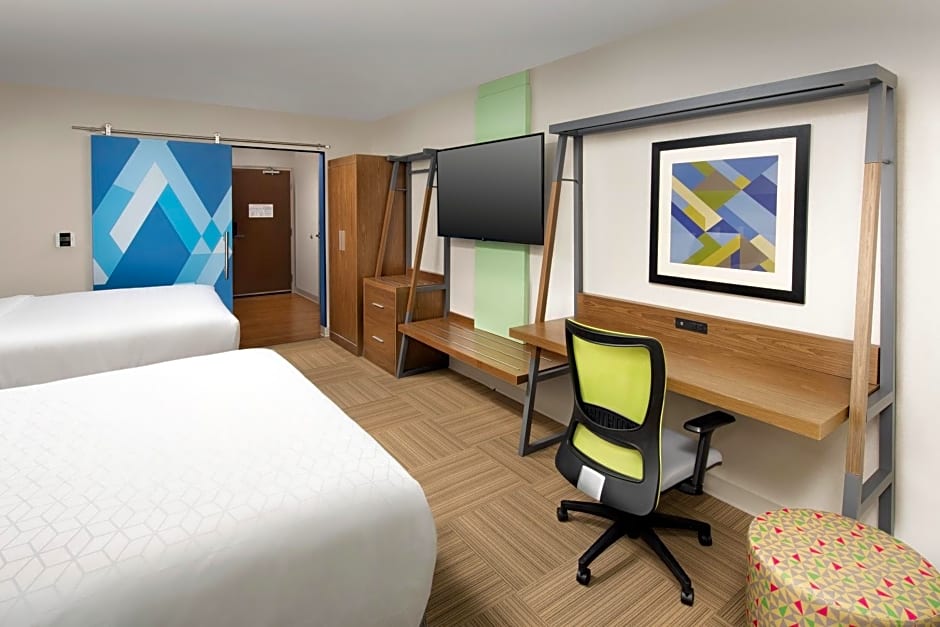 Holiday Inn Express & Suites North Brunswick