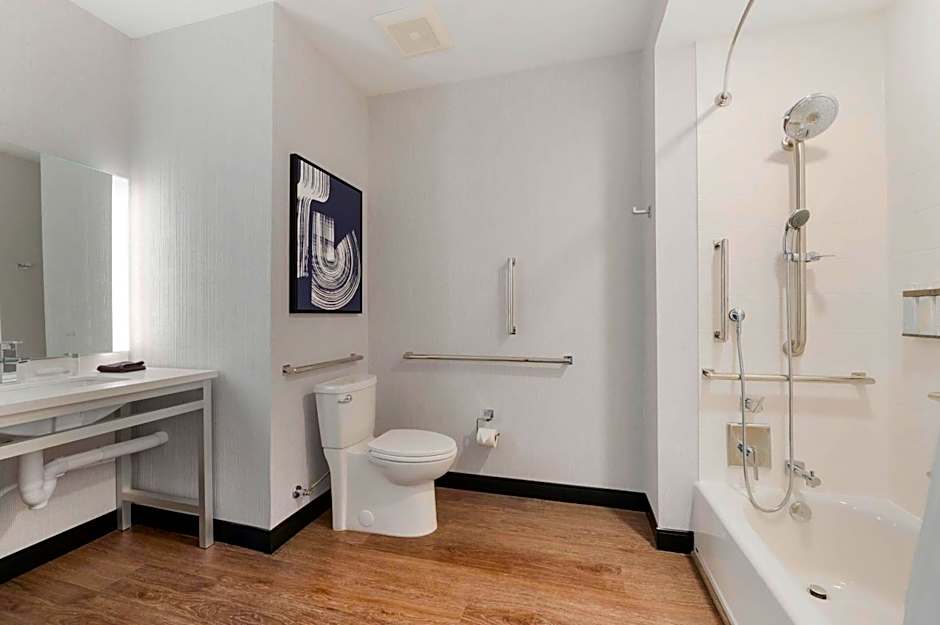 Cambria Hotel Detroit Downtown