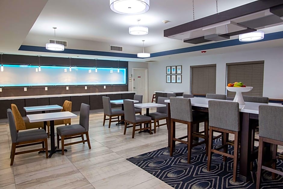 La Quinta Inn & Suites by Wyndham Houston - Normandy