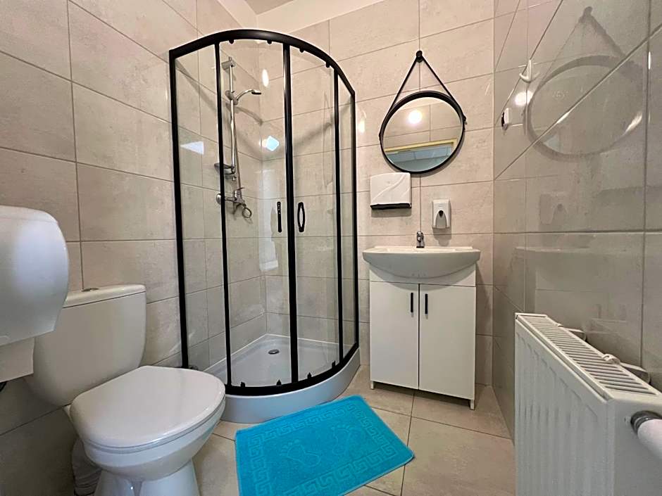 ETNA - Hostel -Noclegi Rzeszów 24 Pokoje -PARKING-