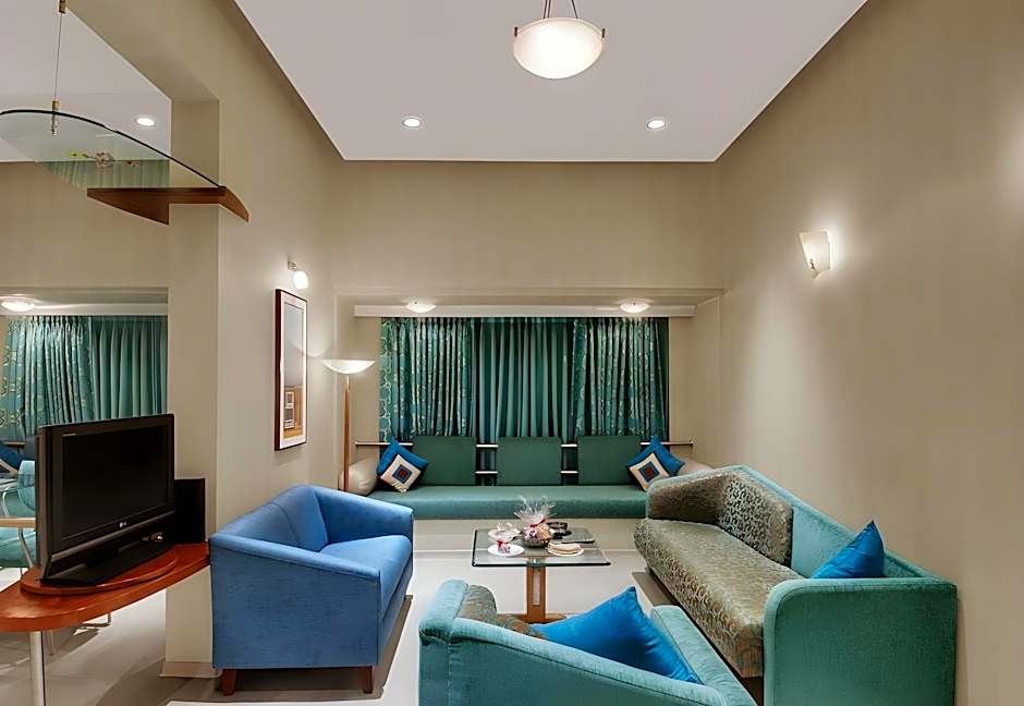 Kohinoor Continental, Near International Airport