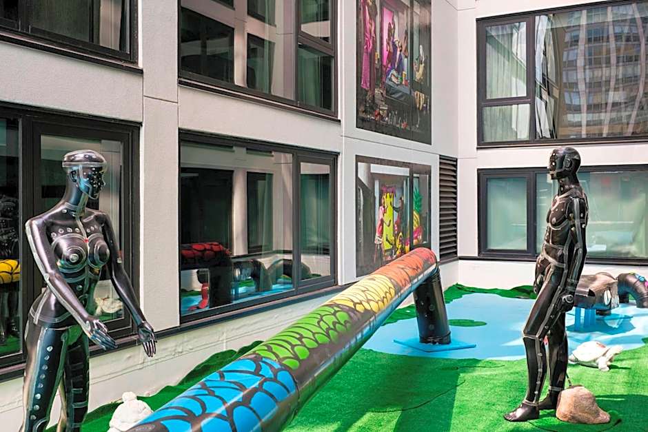 Moxy by Marriott Chicago Downtown