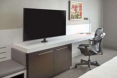 2 Queen Mobility Accessible W/ Bathtub