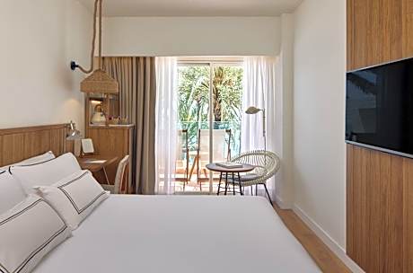 The Level Room Sea View