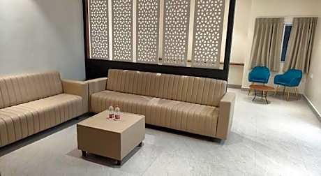 COMFORT STAY LUXURY ROOMS