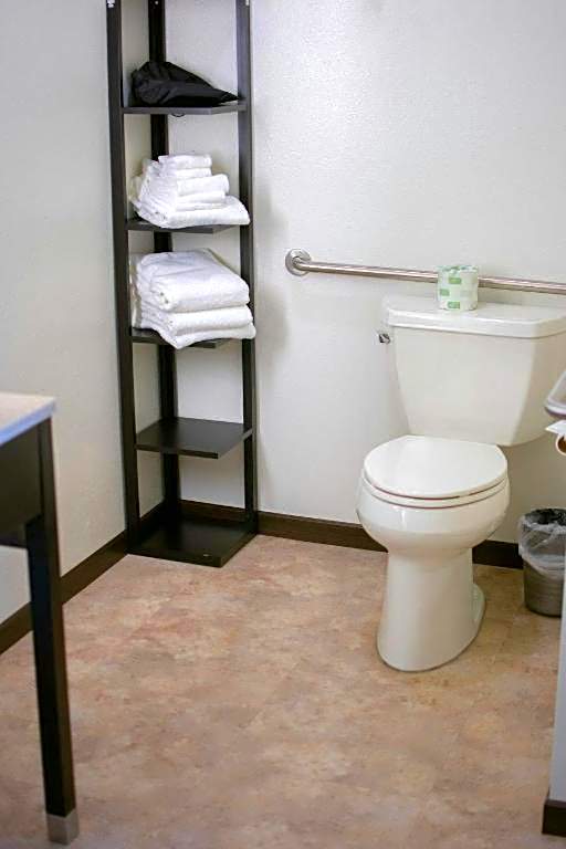 Boarders Inn & Suites by Cobblestone Hotels - Syracuse