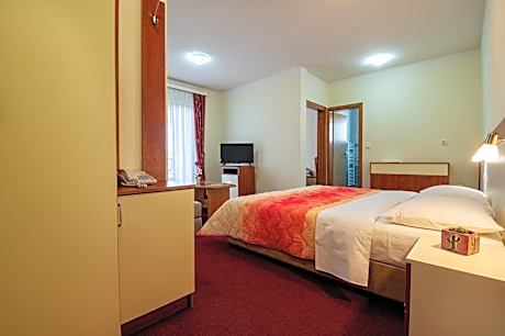 Suite with Sea View (4 Adults)