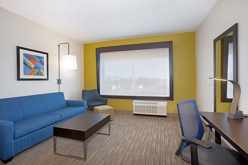 Photo 1 of 2 of 2 Queen Beds Suite, Mobility Accessible, Bathtub