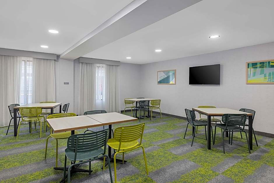 Spark by Hilton Fredericksburg Southpoint