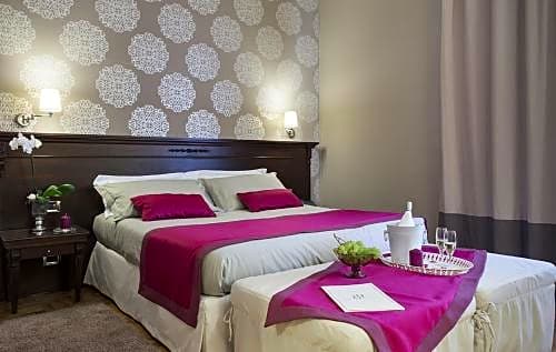 Smart Hotel Gallery House