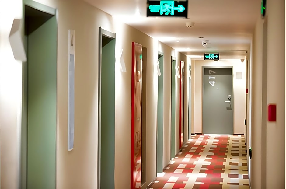 ibis Luoyang Baolong Square Hotel