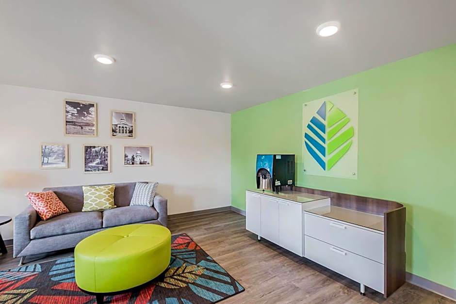 WoodSpring Suites Chicago Addison