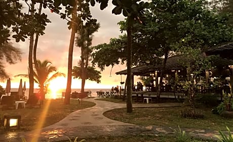 Lah Own Khaolak Resort