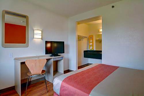 Motel 6-Wethersfield, CT - Hartford