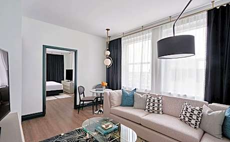 Corner King Room
